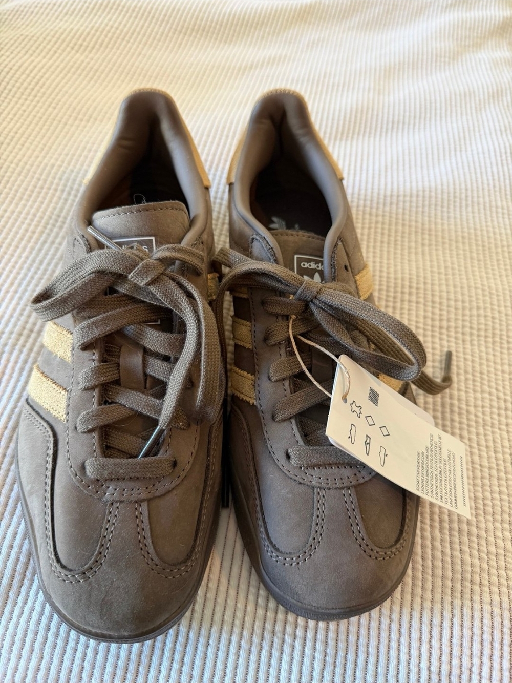 adidas Gazelle Suede Classic Sneakers in Brown with Cream Stripes M6.5 W7.5